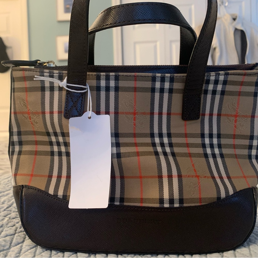 Small Burberry bag in great condition
